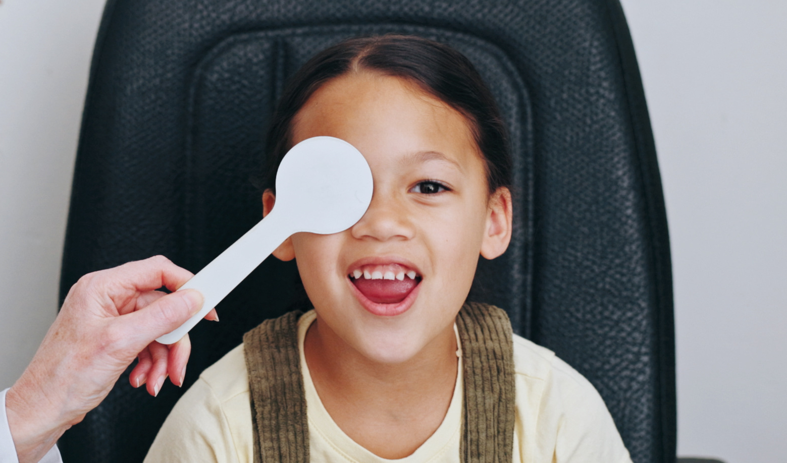 doctor-occluder-or-kid-in-eye-test-at-optometry-c-2025-04-06-11-32-10-utc