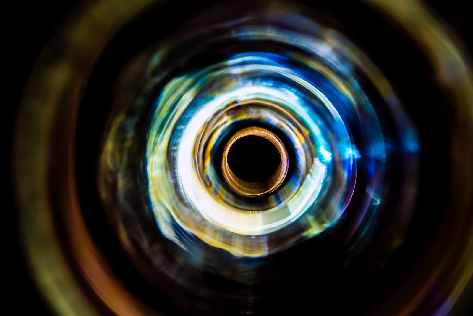 Sound waves in the visible full color in the dark